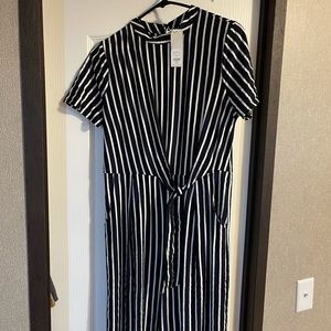 Francesca’s Blk & White Jumpsuit Size L